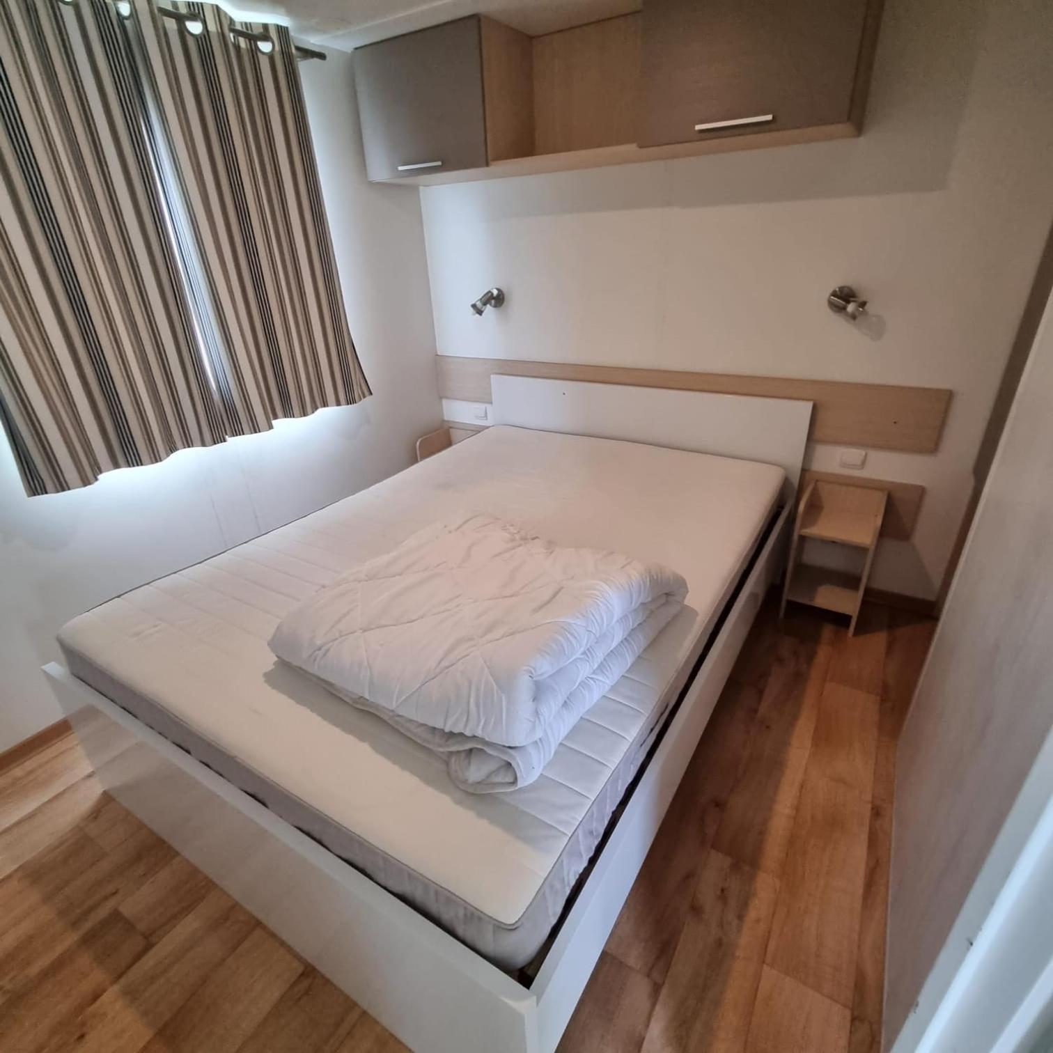 Luxueuze Stacaravan 4Pers Met Terras En Tuintje Bredene Exterior photo